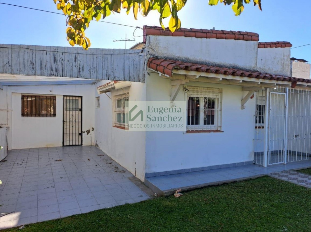 Casa con amplio lote de frente, APTO CREDITO