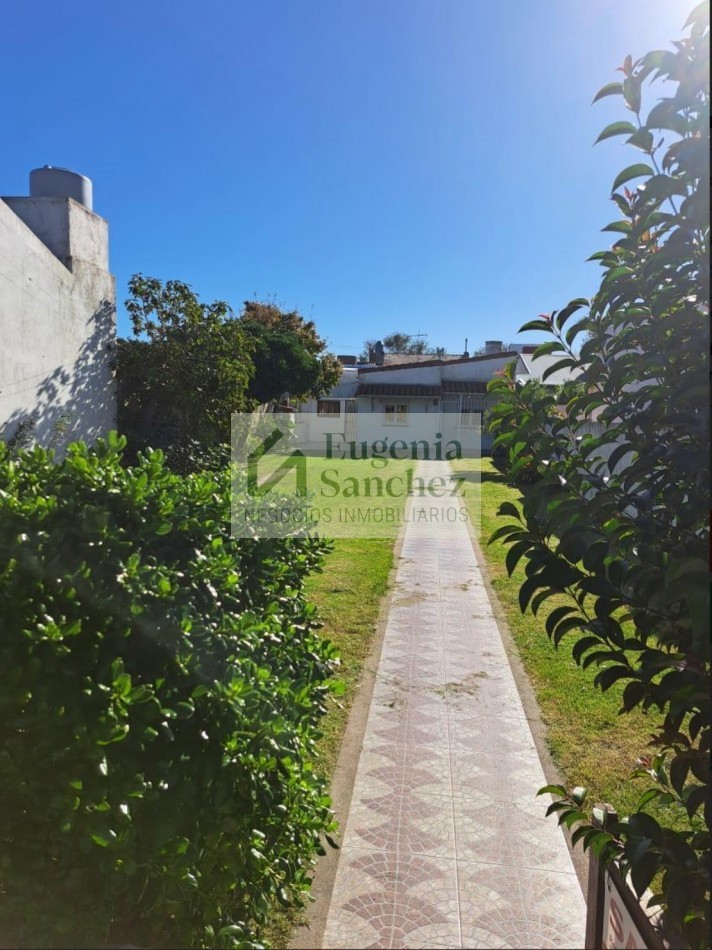 Casa con amplio lote de frente, APTO CREDITO