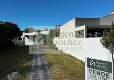 Casa con amplio lote de frente, APTO CREDITO